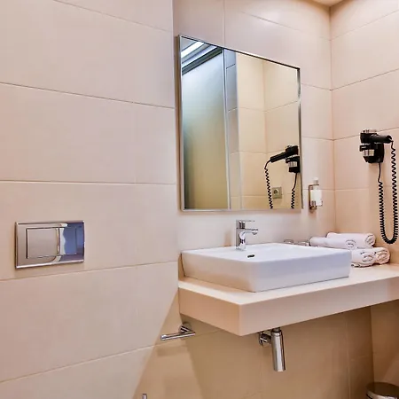 Modra Stodola Contactless Check-in ホテル 4*